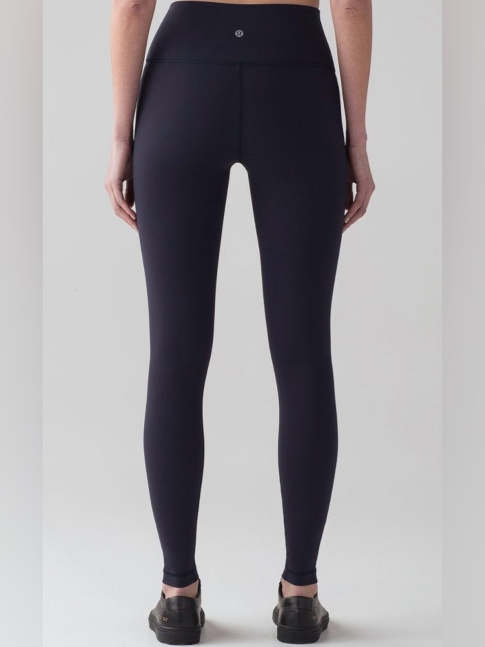 Lululemon Wunder Under Hi-Rise Tight (Full-On Luxtreme)
Midnight Navy size 6